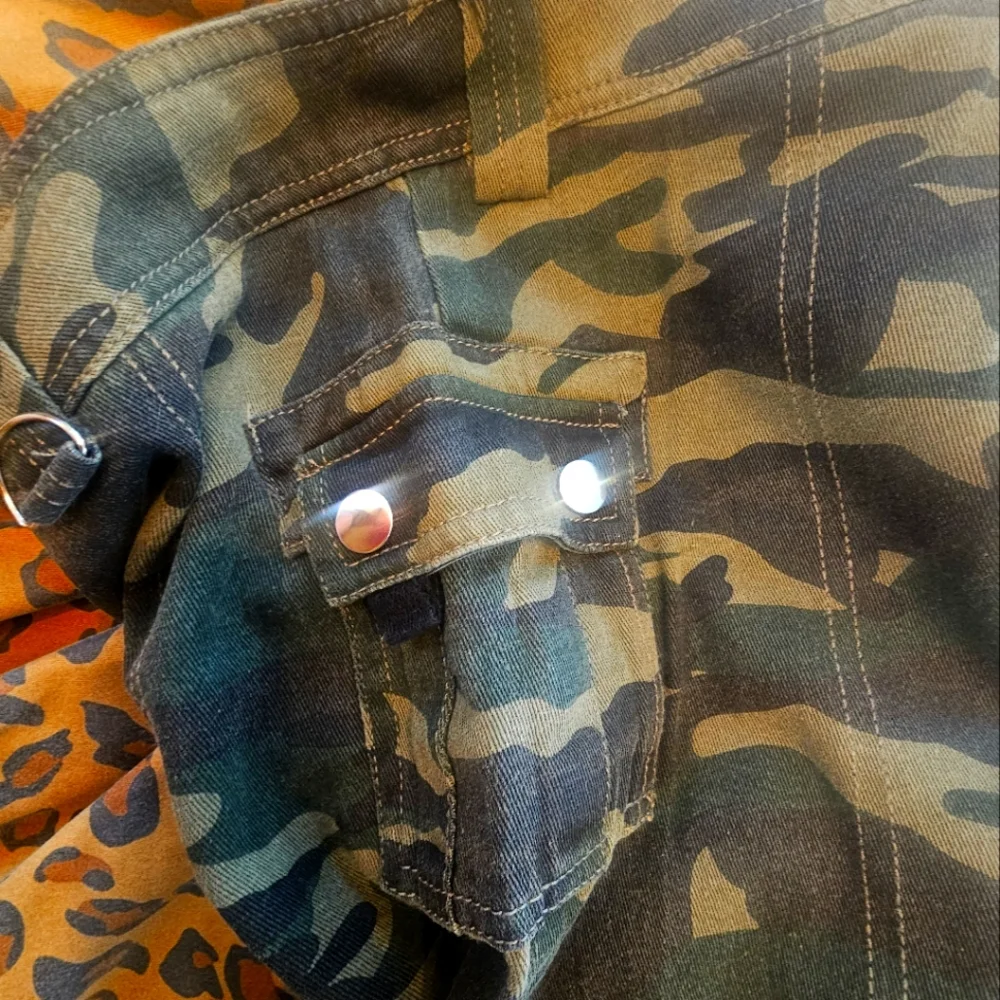#edikted Size Small Flare Green and Brown Camouflage Jeans Sturdy Outdoor Wear - Picture 6 of 8